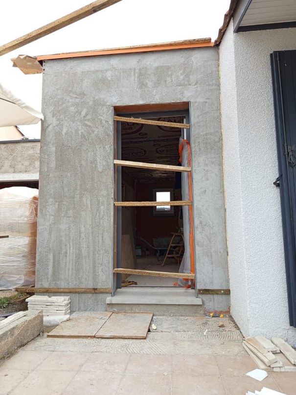 Extension en cours de chantier, murs bruts